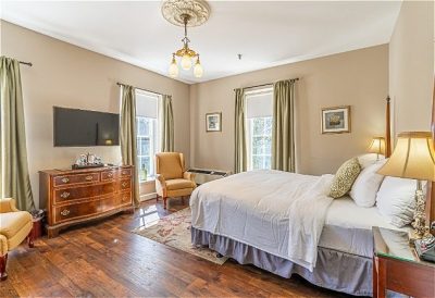 Deluxe 1 King room