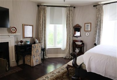 Premiere Suite 1 King guestroom